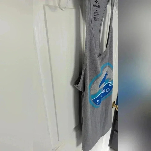 Women's SeaWorld Grey Large Racer Back Tank Top (GUC) - Picture 5 of 11